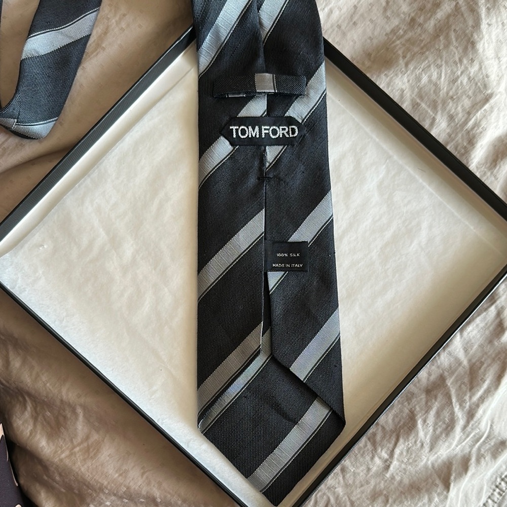 Tom Ford Men's Black and Gray Striped Tie
